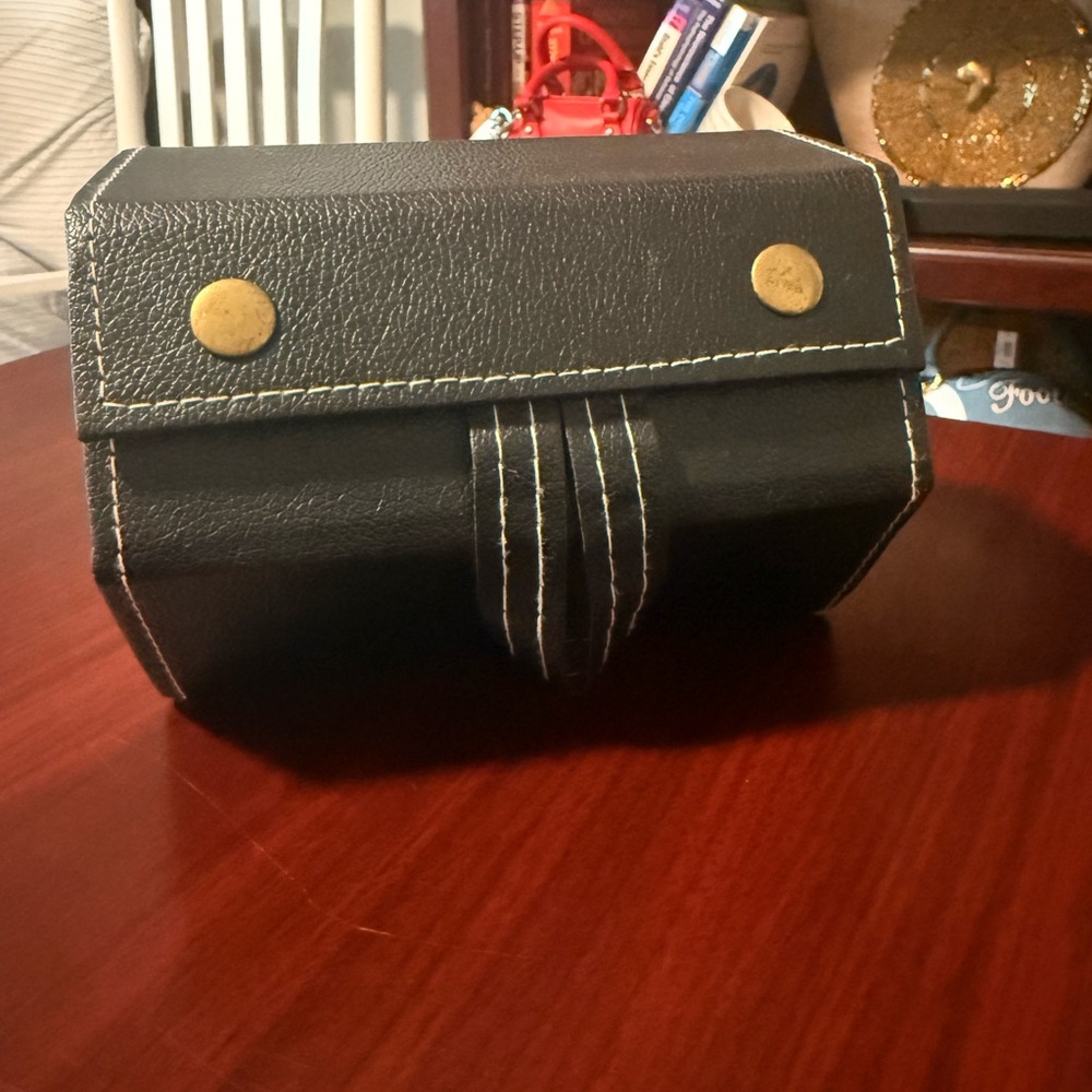 Compact Eyeglasses Holder